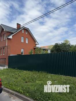 Коттедж 300м&sup2;, 3-этажный, на длительный срок, 