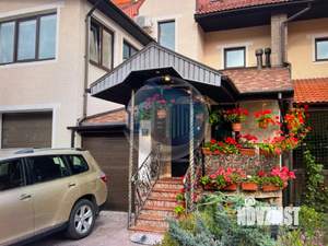 Таунхаус 350м², 3-этажный, участок 3 сот.  