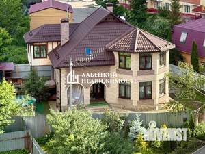Дом 276м², 3-этажный, участок 6 сот.  