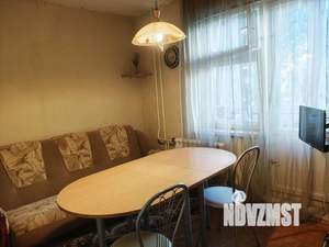 2-к квартира, вторичка, 60м2, 1/10 этаж