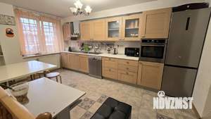 3-к квартира, вторичка, 135м2, 2/4 этаж